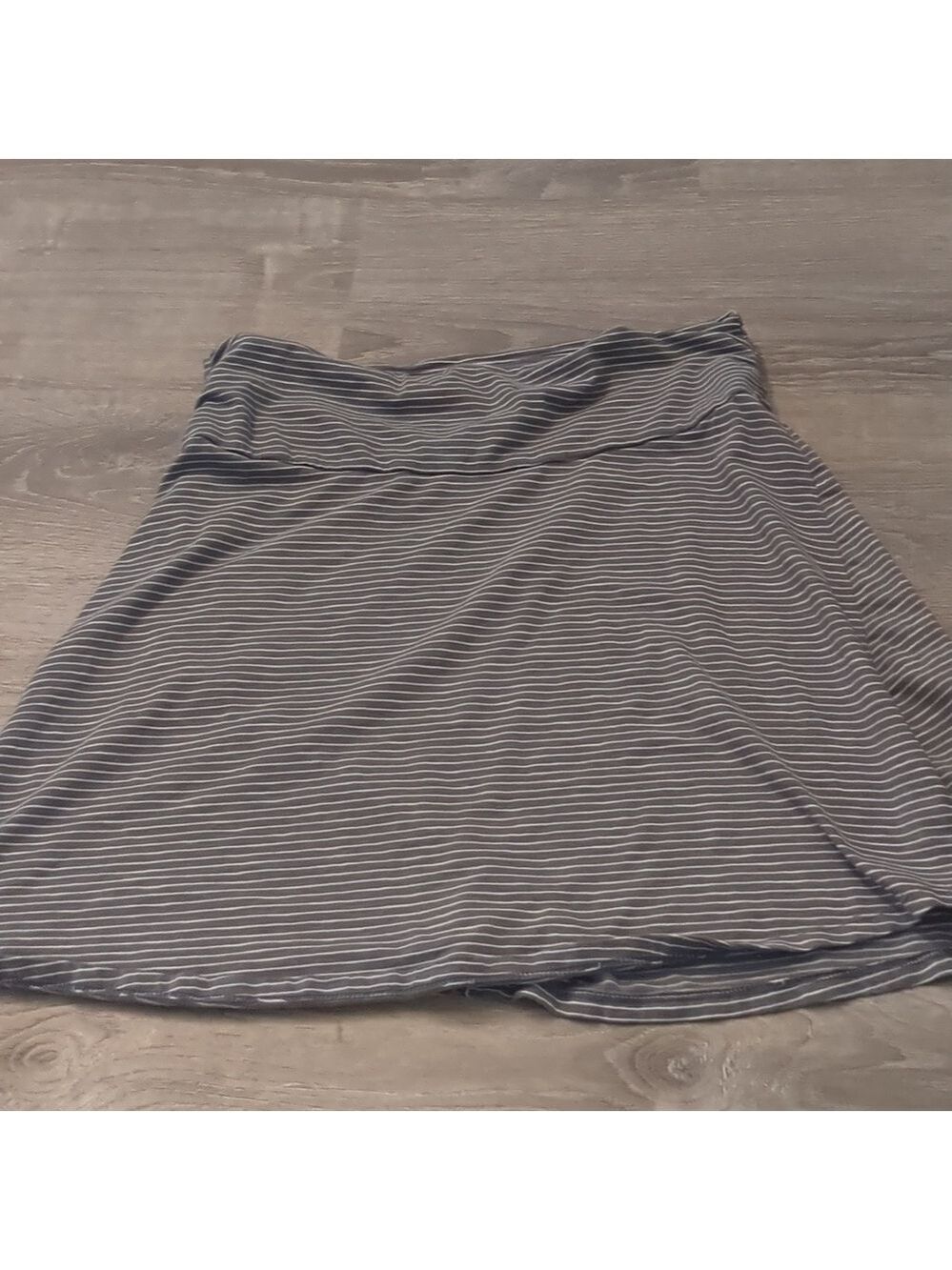 Toad&Co gray striped chaka skirt size medium